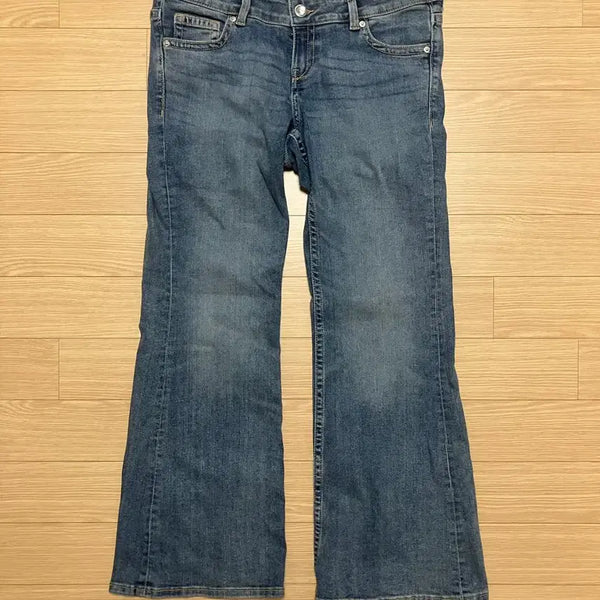 [BUNJANG] H&M Low-Rise Bootcut Jeans / H&M 로우라이즈 부츠컷 청바지