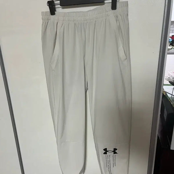 [BUNJANG] Under Armour Functional Woven Jogger Pants - Ivory, Size M / 언더아머 기능성 우븐 조거 팬츠 아이보리 M