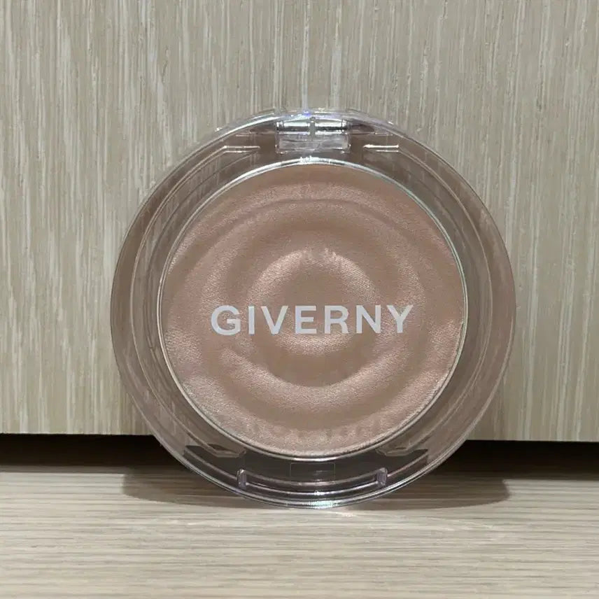 [BUNJANG] Givenchy Dewey Voluming Highlighter 01 Ceramic Champagne / 지베르니 듀이 볼류밍 하이라이터 01 세라믹 샴페인