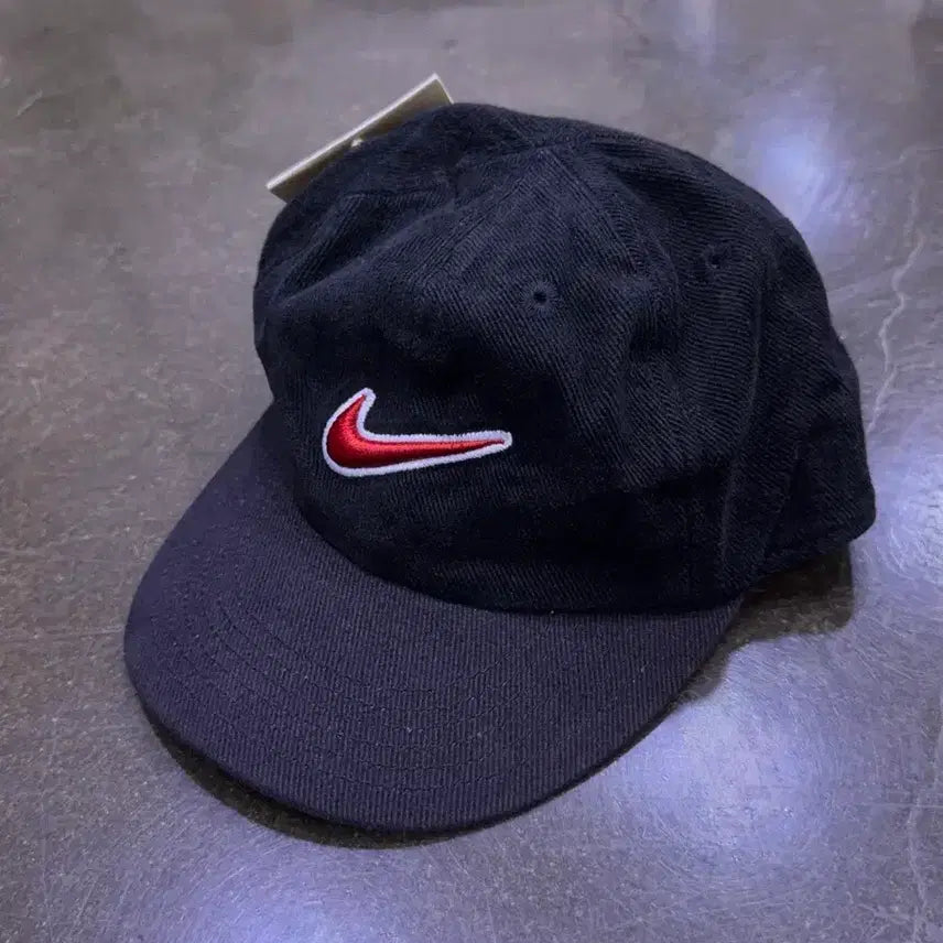 [BUNJANG] Nike 90's Old School Swoosh Logo Embroidered Panel Cap Black / 나이키 90's 올드스쿨 스우시 로고 자수 패널캡 블랙