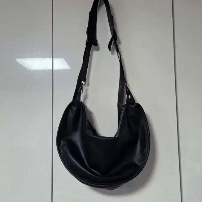[BUNJANG] La F.P. Store Moon Sling Bag Black Shoulder Bag / 라퍼지스토어 문 슬링백 블랙 숄더백