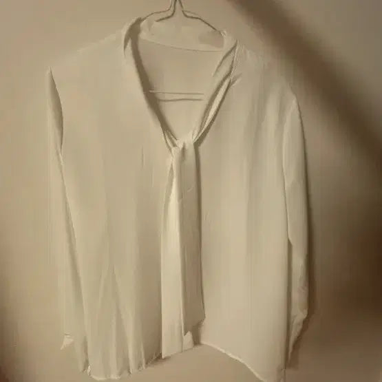 [BUNJANG] White Ribbon Blouse for Formal Occasions / 흰색 리본 블라우스 일반 블라우스 일괄 하객룩 출근룩