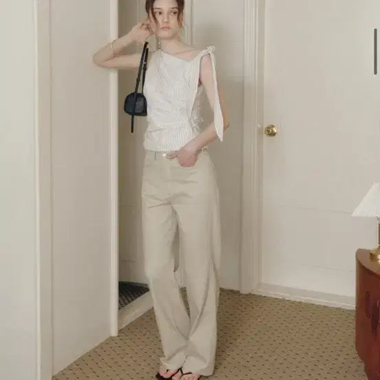 [BUNJANG] Fyeo Barry One Shoulder Blouse / Fyeo 포유온 베리 원 숄더 블라우스 barry one shoulder blouse