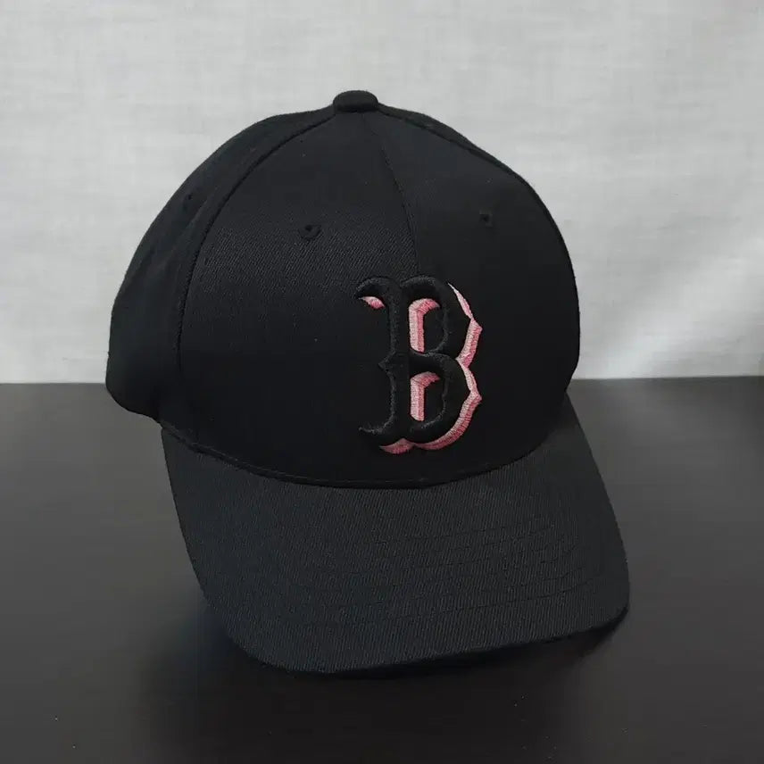 [BUNJANG] MLB Boston Red Sox Baseball Cap Black Pink Accent Strapback / MLB 정품 보스턴 레드삭스 야구 모자 블랙 핑크 배색 볼캡 스트랩백
