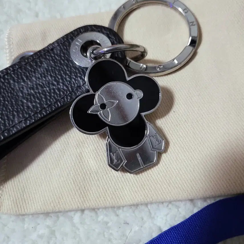 [BUNJANG] Louis Vuitton Eclipse Vivienne Dragonne Bag Charm & Key Holder / [신형/새상품급] 루이비통 이클립스 비비엔 드라곤느 키링