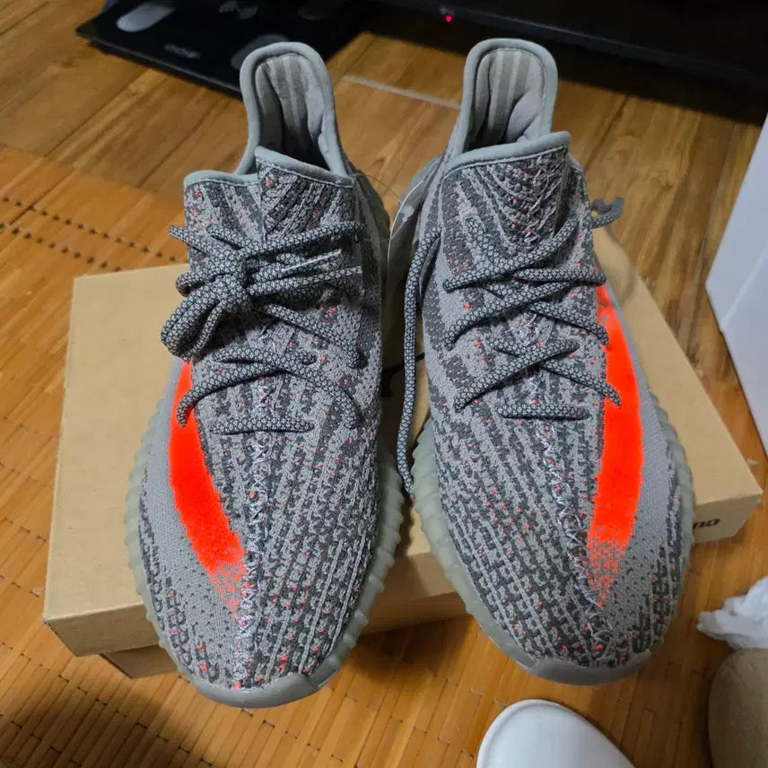 [BUNJANG] Adidas Yeezy Boost 350 V2 Beluga Sneakers / 새상품 아디다스 이지부스트 350 V2 벨루가  275