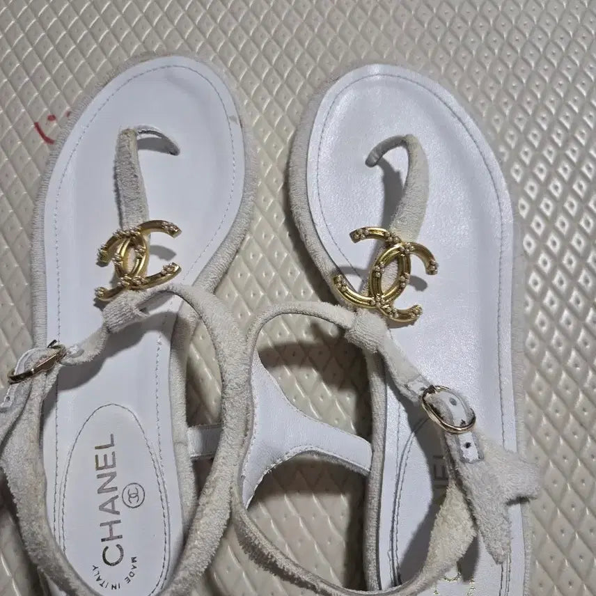 [BUNJANG] Chanel Genuine Sandals White Size 37 / 샤넬 정품 샌들 화이트 37 사이즈
