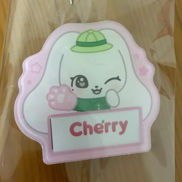 [BUNJANG] IVE Everland Mini-ve Name Tag Cherry / 아이브 에버랜드 미니브 명찰 체리 양도합니다