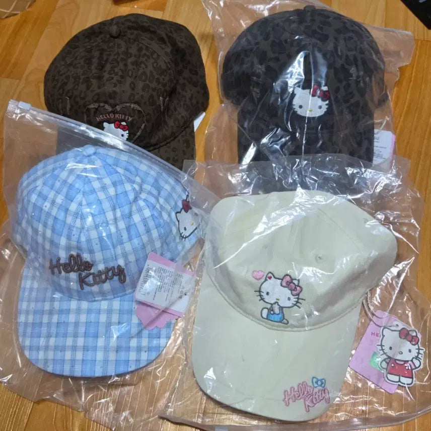 [BUNJANG] Hello Kitty 4-Piece Cap Set / 헬로키티 캡모자 4종