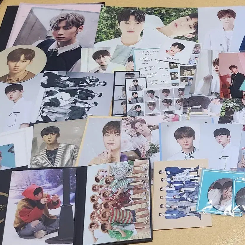 [BUNJANG] Hwang Min Hyun Bundle Set - Postcards, Badges, and More / 황민현 엽서 뱃지 포토북 등 일괄