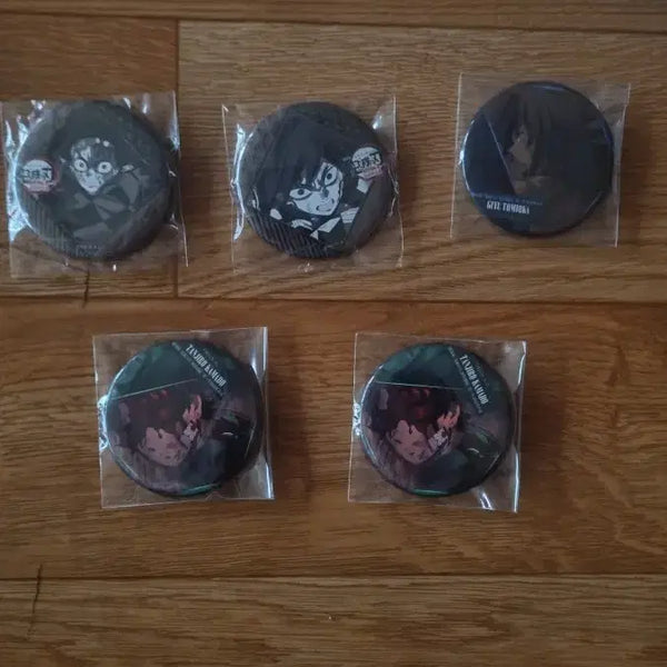 [BUNJANG] Demon Slayer Ufotable Dining Can Badge Bundle Set (Tanjiro, Giyu, Mugen Castle) / 일괄) 탄지로 기유 무한성 유포테이블 다이닝 캔뱃지 귀멸의 칼날