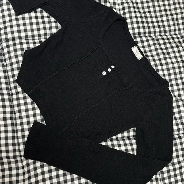 [BUNJANG] Ablie Black Ribbed Three-Button Knit / 에이블리 블랙 골지 쓰리버튼 니트 교신가능