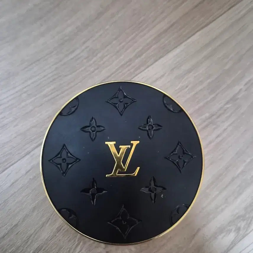 [BUNJANG] Louis Vuitton Eyeshadow Quad 250 Nude Miroir / 루이비통 섀도우 4구 사용감 있음 몇번 안사용함 싸게내놔요 네고가능