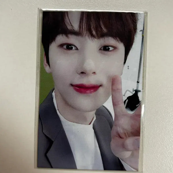[BUNJANG] NU'EST Hwang Minhyun Love Zone Photocard / 뉴이스트 황민현 러브존 포카