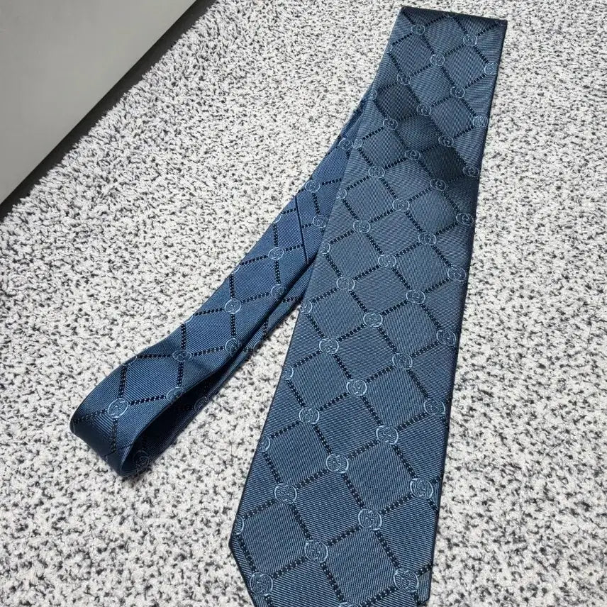 [BUNJANG] Gucci GG Pattern Silk Necktie Blue Navy / 구찌 GG 패턴 넥타이 블루네이비