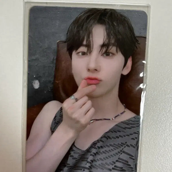 [BUNJANG] NU'EST Hwang Minhyun ROMANTICIZE Photocard / 뉴이스트 황민현 로맨티사이즈 포카