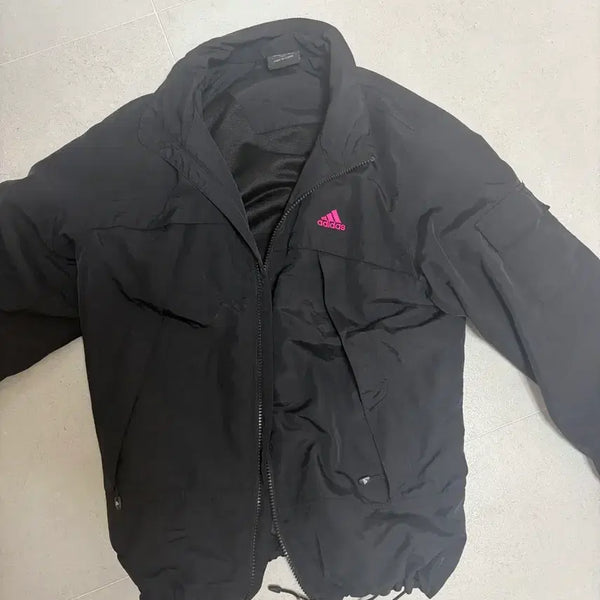 [BUNJANG] Adidas Black Windbreaker Pink Logo / 아디다스 블랙 바람막이