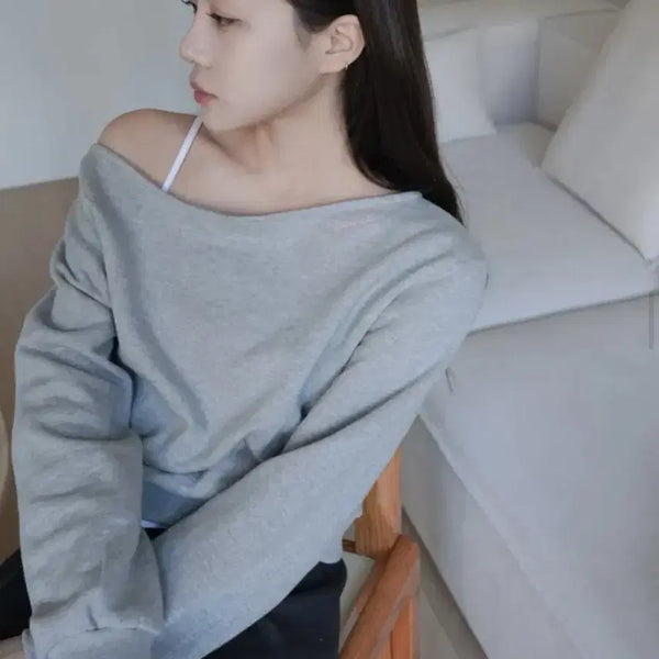 [BUNJANG] Nuart Hez One-Shoulder Sweatshirt / 누아르테 헤리즈 원숄더 맨투맨
