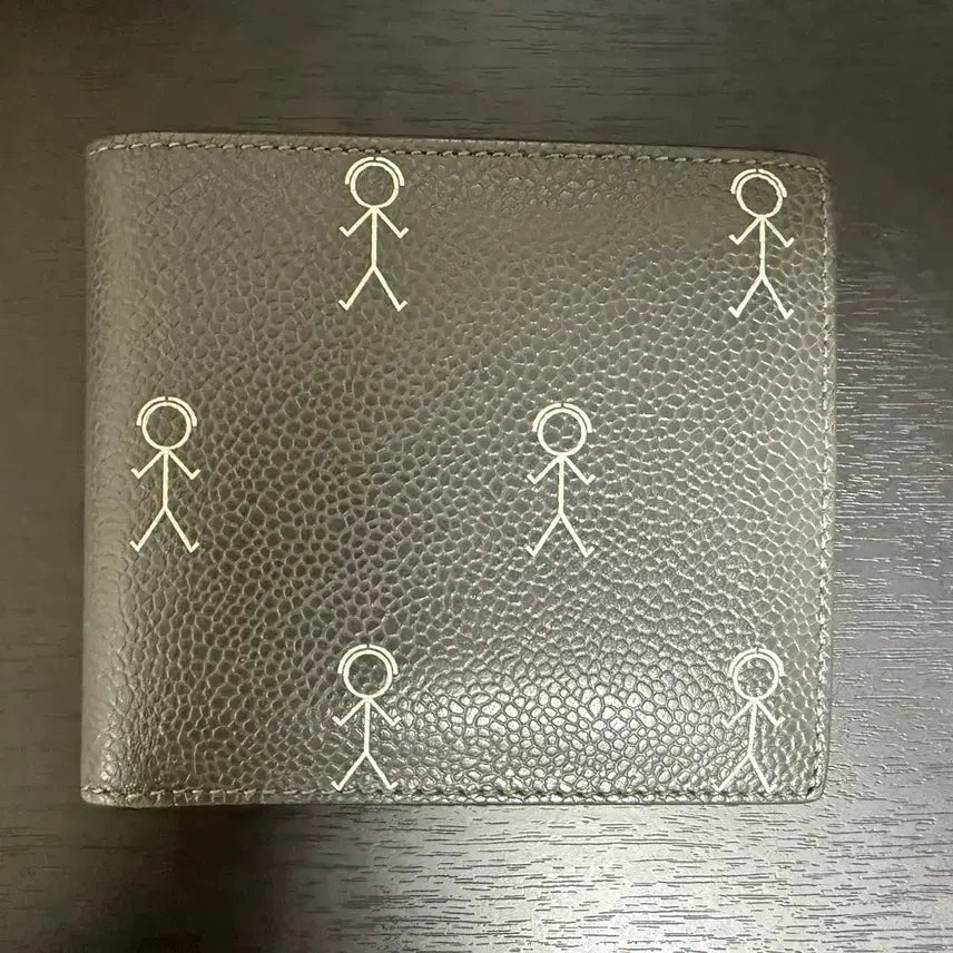 [BUNJANG] Thom Browne 3D Mr. Thom Icon Print Pebble Grain Leather Bill Fold Wallet Dark Grey / 톰브라운 3D 미스터 톰 아이콘 프린트 페블 그레인 레더 빌 폴드 지갑 다크 그레이