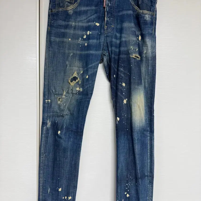 [BUNJANG] Dsquared2 Distressed Jeans with Wash and Paint Splatter Details / 디스퀘어드2 청바지 워싱 페인트 스플래터 디스트로이드