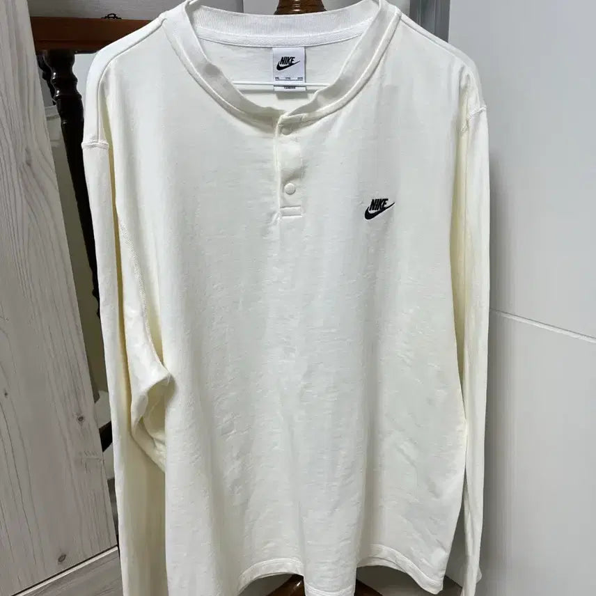 [BUNJANG] Nike Long-Sleeve Henley T-Shirt - Ivory / 나이키 긴팔 티셔츠 아이보리