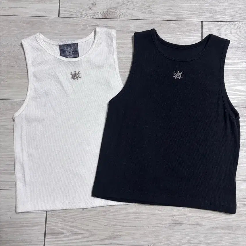 [BUNJANG] Wanabeefit Sleeveless Tops 2-Piece Bundle Set / 워너비즈핏 나시 2개 일괄판매 FREE