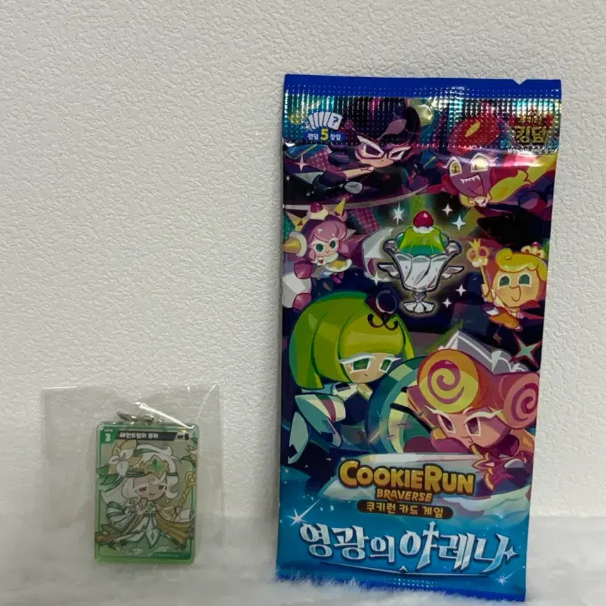 [BUNJANG] Cookie Run World Championship Special Edition Acrylic Keychain (Saint Lily) + Arena Card Bundle Set / 쿠키런 월드 챔피언십 특전 아크릴 키링 세인트릴리 + 영광의 아레나 카드 일괄 판매