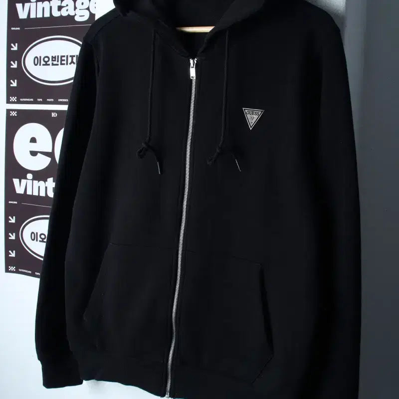 [BUNJANG] Guess Small Logo Zip-Up Hoodie Black / (L) 게스 후드집업 스몰로고 은장 블랙 놈코어-H37408