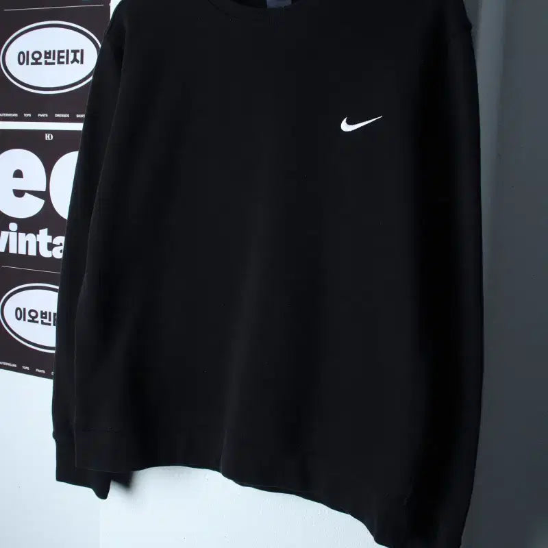 [BUNJANG] Nike Small Logo Sweatshirt (Black) / (M) 나이키 맨투맨 티셔츠 스몰로고 기모 블랙 올드스쿨-H37336