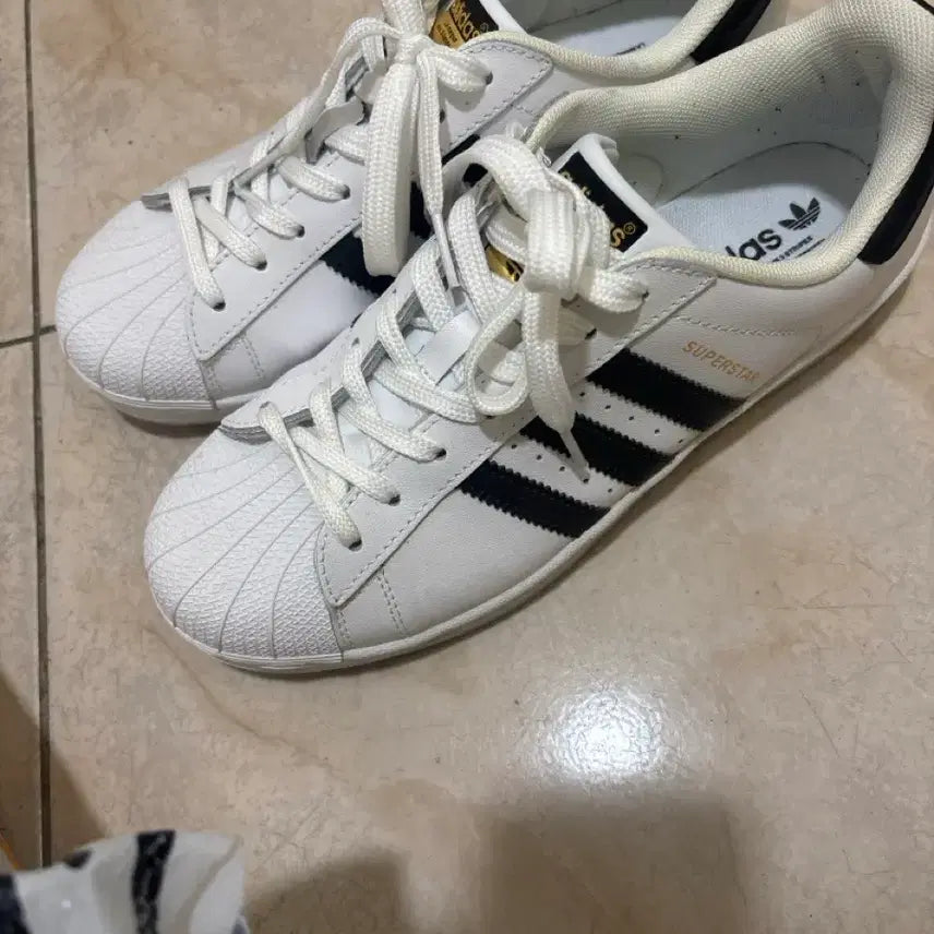 [BUNJANG] Adidas Superstar White Black Sneakers (Size 265) / 아디다스 슈퍼스타 (265사이즈) 팔아요