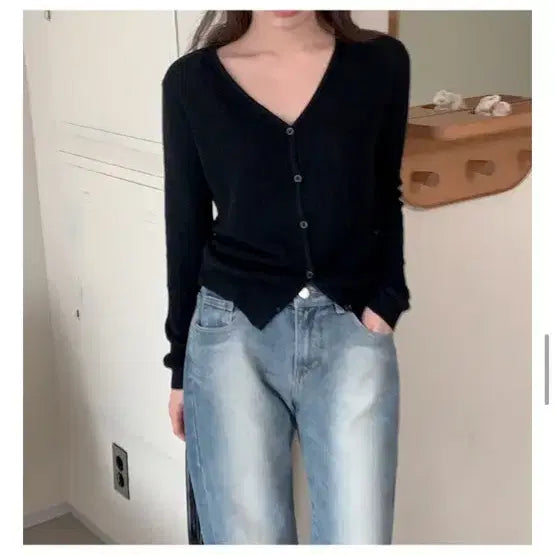 [BUNJANG] Miz Black V-neck Cardigan / 니어웨어 미즈 검정 브이넥 가디건 원더원더 블랙업 릿킴 어텀 라룸