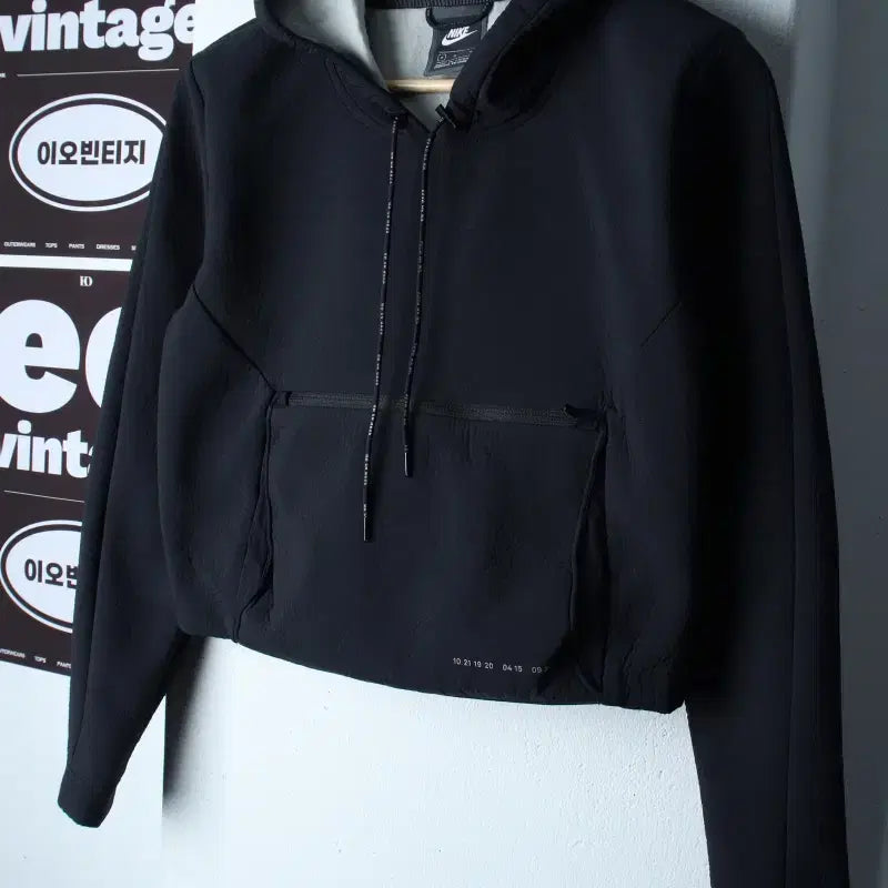 [BUNJANG] Nike Performance Crop Hoodie T-Shirt Black Gorpcore / W(M) 나이키 후드티셔츠 기능성 크롭 블랙 고프코어-H37382