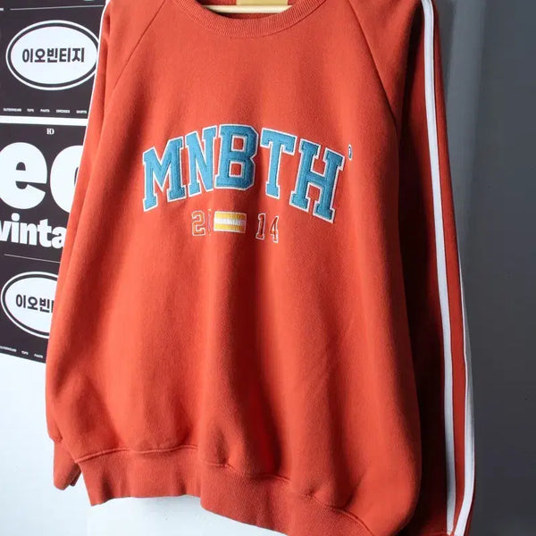 [BUNJANG] Main Booth Big Logo Sweatshirt Orange Fleece Oversized Streetwear / (F) 메인부스 맨투맨 티셔츠 빅로고 오렌지 기모 박시 스트릿-H37394