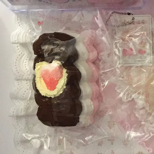 [BUNJANG] Kankan Strawberry Chocolate Cake Squishy Toy / kankan 칸칸 딸기 초코 케이크 말랑이