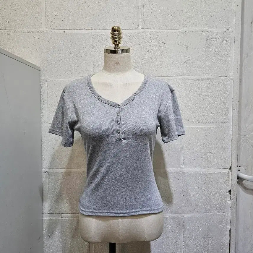 [BUNJANG] Snap Button V-Neck T-Shirt - White / 허리라인 똑딱단추 브이넥 무지 반팔- 화이트