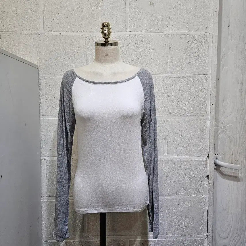 [BUNJANG] Raglan Wide Round Long Sleeve T-Shirt - White/Grey / 얇은재질 나그랑 와이드라운드 긴팔- 화이트/그레이