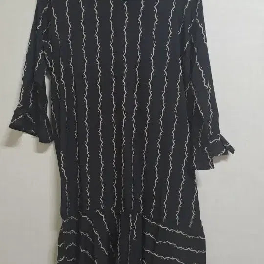 [BUNJANG] Frilled Hemline Midi Dress / 원피스