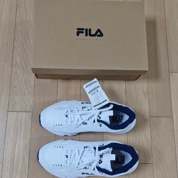 [BUNJANG] FILA Running Shoes 260 / [가격인하] 미착용 새상품 FILA 260 운동화 판매