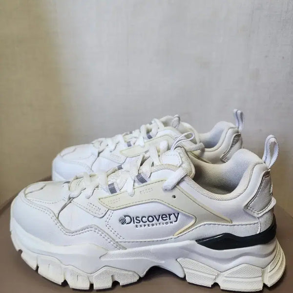 [BUNJANG] Discovery Expedition White Sneakers / >>새상품급<< 디스커버리 익스페디션 화이트 운동화 230~235 팝니다