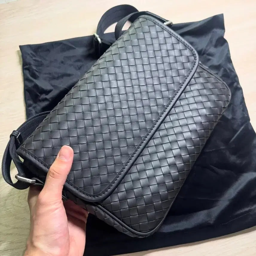 [BUNJANG] Bottega Veneta Intrecciato Messenger Bag / 남성가방 보테가메신저백 크로스백