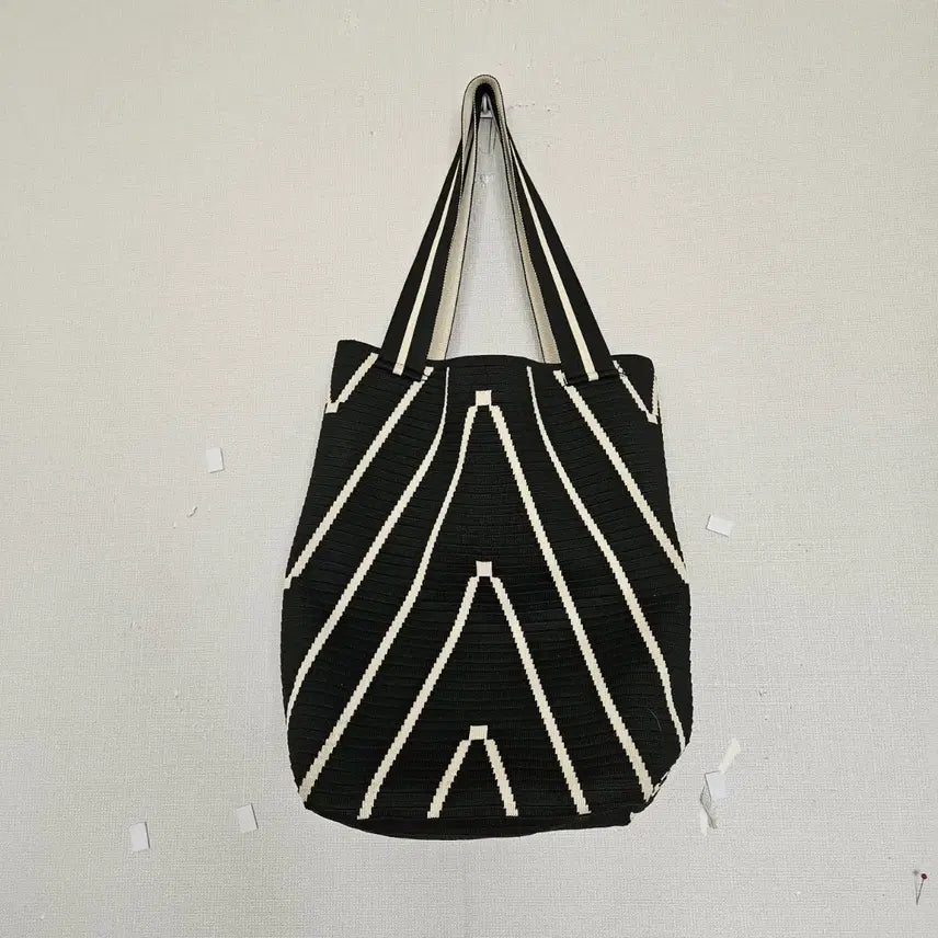 [BUNJANG] Stripe Knit Tote Bag (Black/White) / 니트 토트백 검정색 흰색 스트라이프