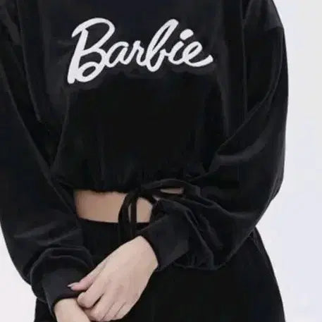 [BUNJANG] Barbie Crop Sweatshirt Set - Black Velvet / 바비 크롭 맨투맨 블랙 수입세트