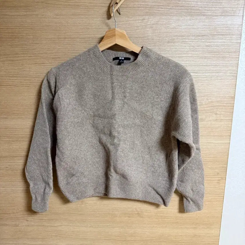 [BUNJANG] Uniqlo Beige Knit Sweater / [M] 유니클로 UNIQLO 베이지 니트