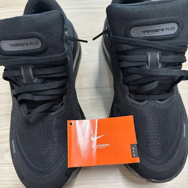 [BUNJANG] Vomero Plus All Black Sneakers / 보메로 플러스 올검 270 실착 2회