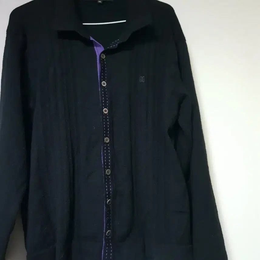 [BUNJANG] Daks Purple Trim Knit Sweater Size 105 / 깔끔한 디자인의 닥스 카라 니트예요사진에서 보이는 것처럼 보라색 배색과 단추 디테일이 멋스러워요105 사이즈로 넉넉하게 입으실 수 있어요
