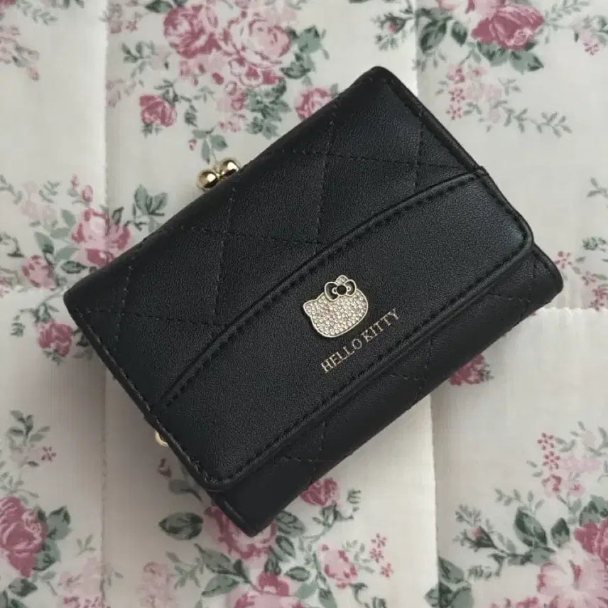 [BUNJANG] Sanrio Hello Kitty Bifold Wallet / 산리오 헬로키티 반지갑 팝니다