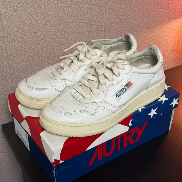 [BUNJANG] Autry Medalist Low Leather Sneakers White / 오트리 / 메달리스트 로우 레더 스니커즈 화이트 / 270