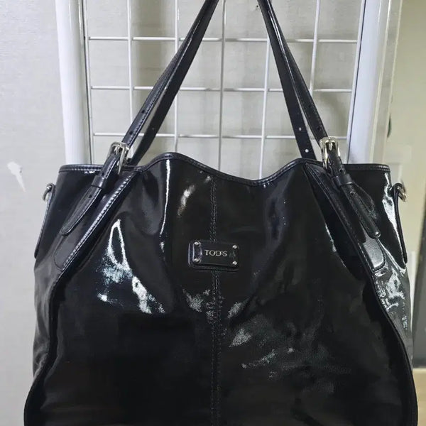 [BUNJANG] Tod's Black Enamel Shoulder Bag / 토즈 숄더백 블랙 에나멜