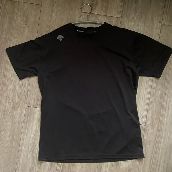 [BUNJANG] Descente Short Sleeve Cooling T-Shirt Black / 데상트 반팔 쿨링티셔츠