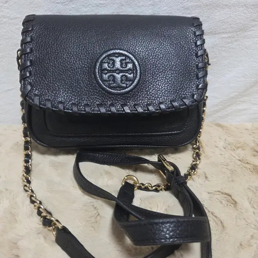 [BUNJANG] Tory Burch Logo Quilted Chain Crossbody Bag Black / 토리버치 로고 퀼팅 체인 크로스백 블랙